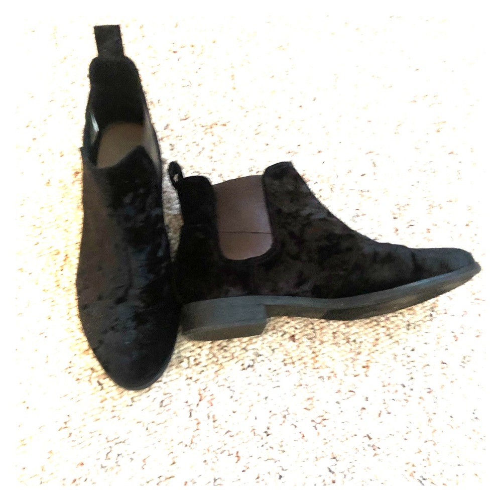 Toms black velvet Chelsea boot